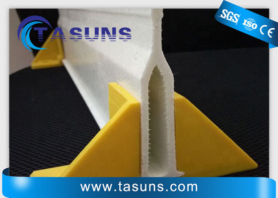 गुणवत्ता  Triangle Shaped Fiberglass Profile Pultruded Composite Beams For Truss Support फैक्टरी